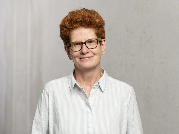 Andrea Kasper ist Steuerberaterin mit über 25 Jahren Berufserfahrung in renommierten Kanzleien und Wirtschaftsprüfungsgesellschaften. Sie betreut Unternehmen und Freiberufler verschiedener Branchen und engagiert sich für die strategische Weiterentwicklung von Strukturen und Arbeitsabläufen bei TLC.