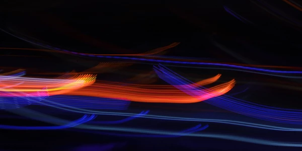Unschärfeeffekt mit bunten Lichtlinien in Bewegung