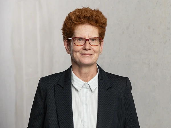 Andrea Kasper ist Steuerberaterin mit über 25 Jahren Berufserfahrung in renommierten Kanzleien und Wirtschaftsprüfungsgesellschaften. Sie betreut Unternehmen und Freiberufler verschiedener Branchen und engagiert sich für die strategische Weiterentwicklung von Strukturen und Arbeitsabläufen bei TLC.